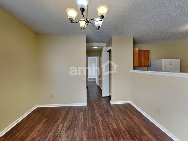 Foto del edificio - 906 Brookstone Dr