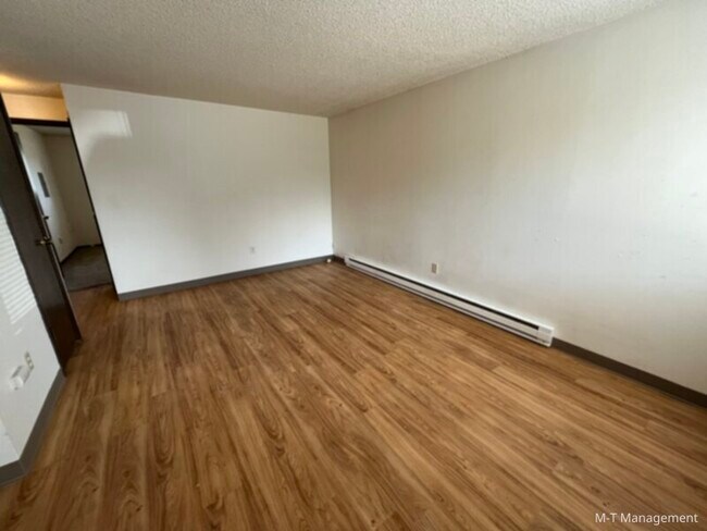 Building Photo - 1 br/1 bath valley 4plex - ground floor unit