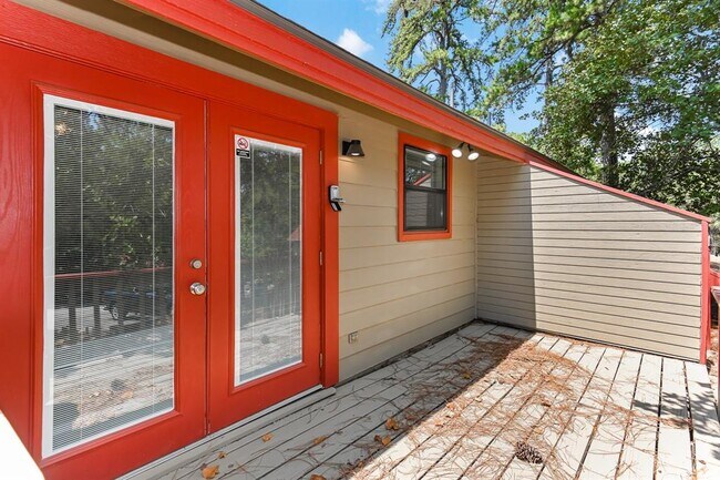 Foto del edificio - 631 Players Pl