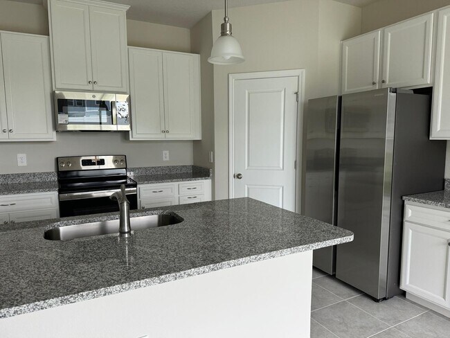 Foto del edificio - 14051 Crimson Ave