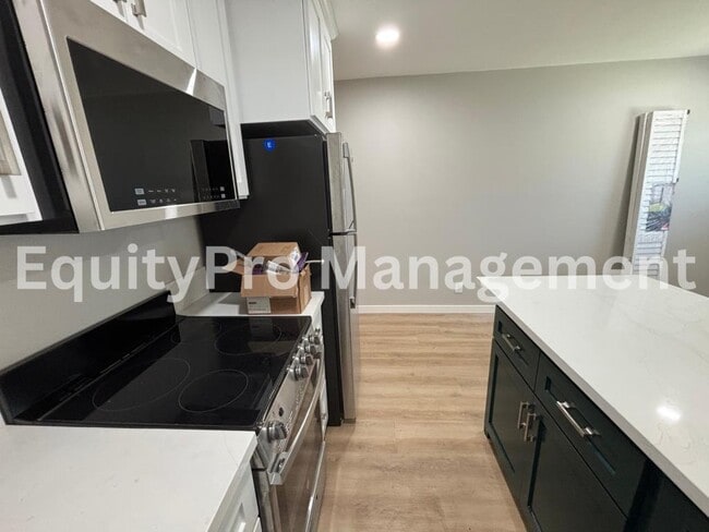Building Photo - 7041 Pickering Ave