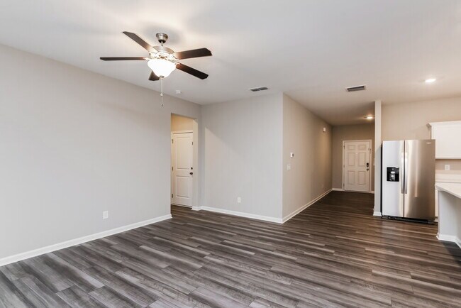 Building Photo - 99 Hyde Park