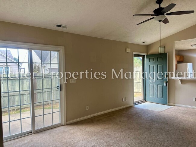 Building Photo - McCutchanville 2 Bedroom Home!