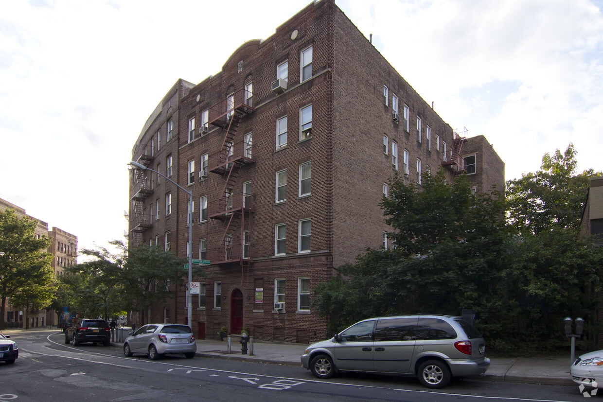 2582 Manhattan College Pky - 4582 Manhattan College Pky