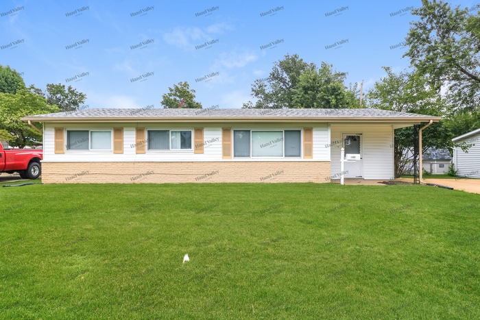 Primary Photo - 1495 Flicker Dr