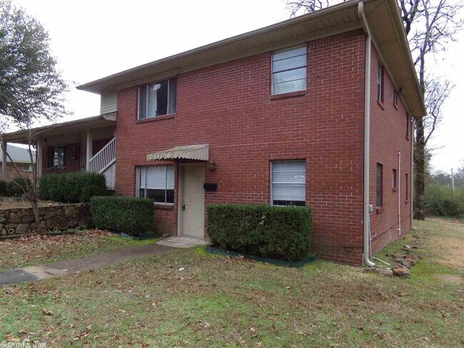 Building Photo - 506 W M Ave