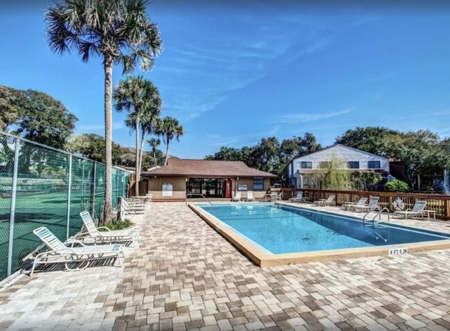 Building Photo - 2727 Forest Ridge Dr