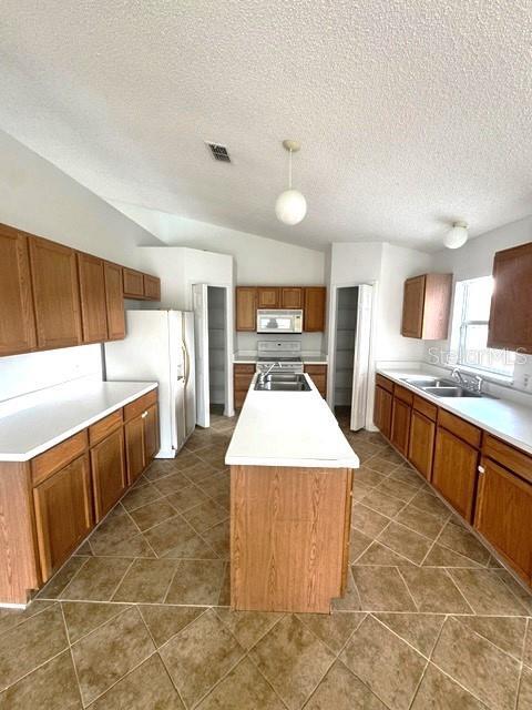 Building Photo - 565 Eagle Ct