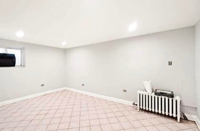 Building Photo - 6918 S Talman Ave