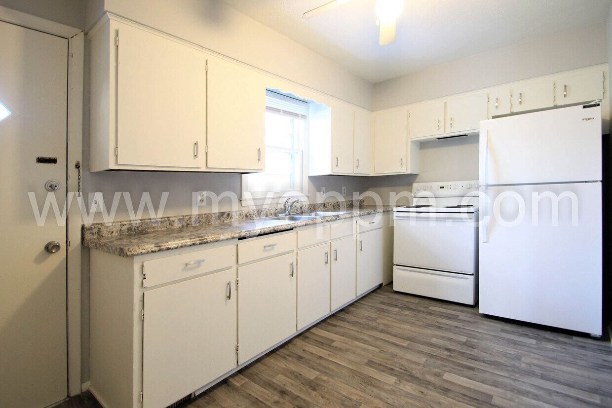 Primary Photo - 3 Bedroom / 1 Bath Home Available Now!