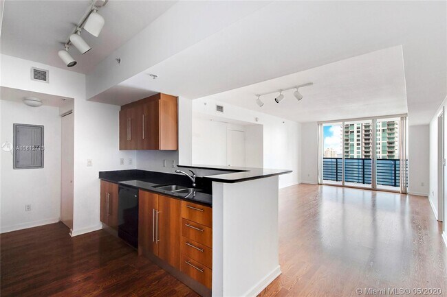 Foto del edificio - 325 S Biscayne Blvd