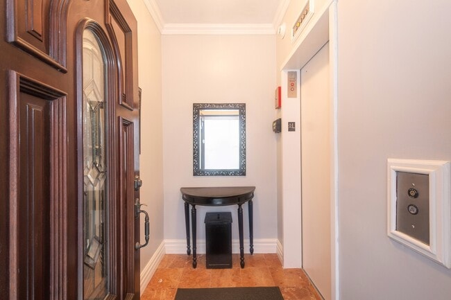 Building Photo - 42 E Cedar St