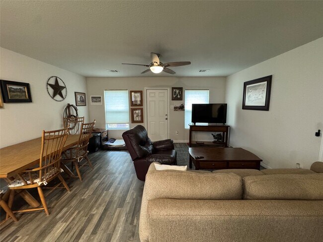 Foto del edificio - 14132 Harlequin Dr