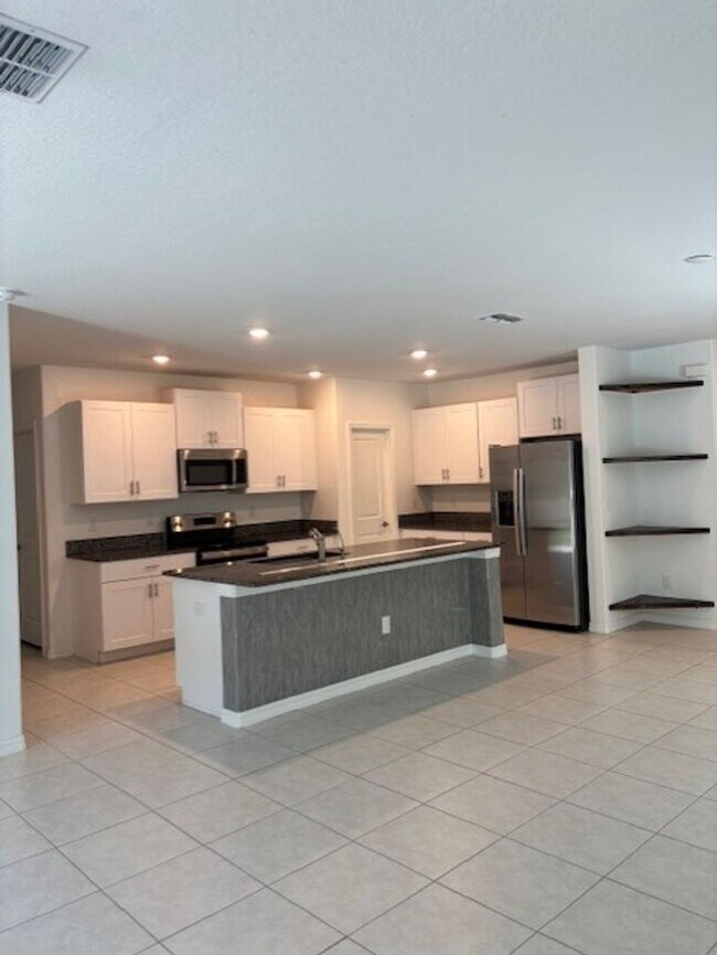 Building Photo - Single Family Home for Lease 6 Bedroom