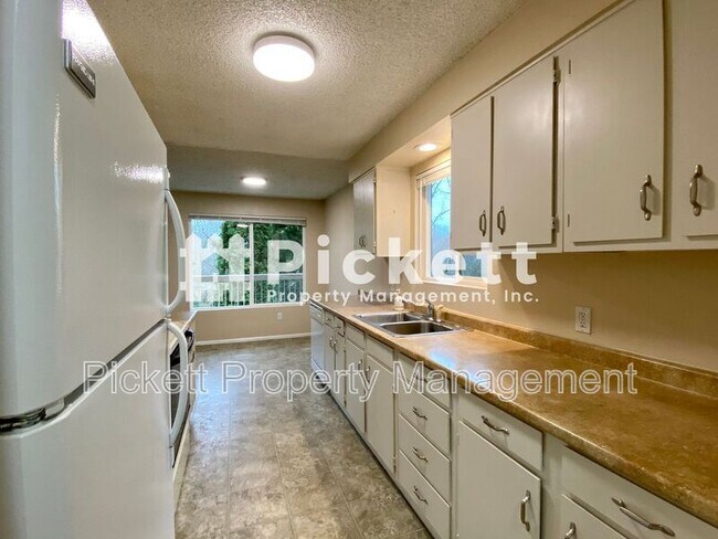 Foto del edificio - 11660 Schold Rd NW