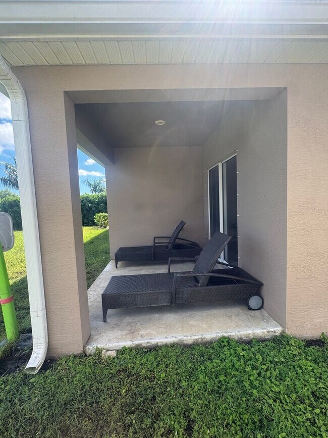 Foto del edificio - 3222 Trinity Cir