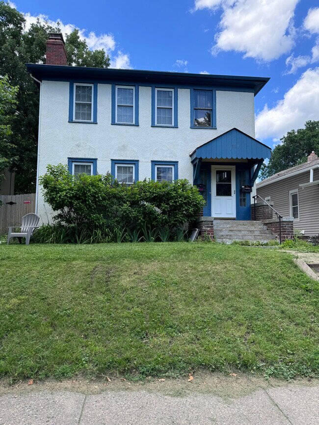 Building Photo - 1381 Saint Clair Ave