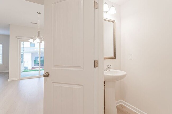 Foto del edificio - Brand New Townhome Off of Suber Rd Greer