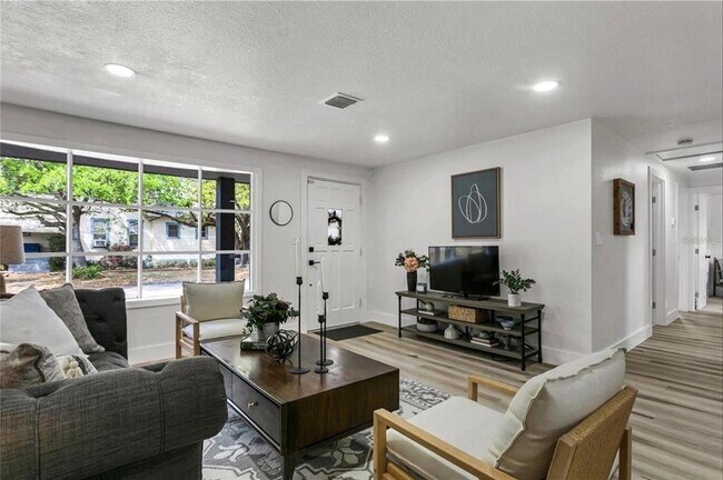 Foto del edificio - 301 N Fremont Ave