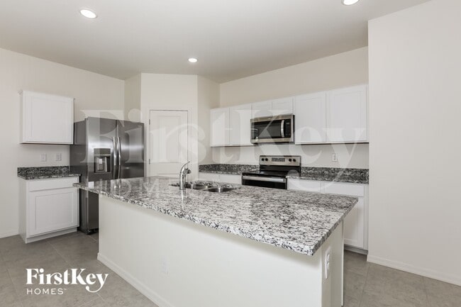 Building Photo - 3102 E Miner Dr