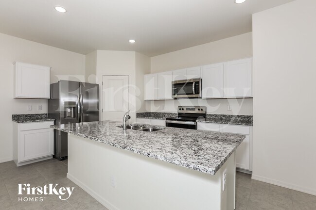 Foto del edificio - 3102 E Miner Dr