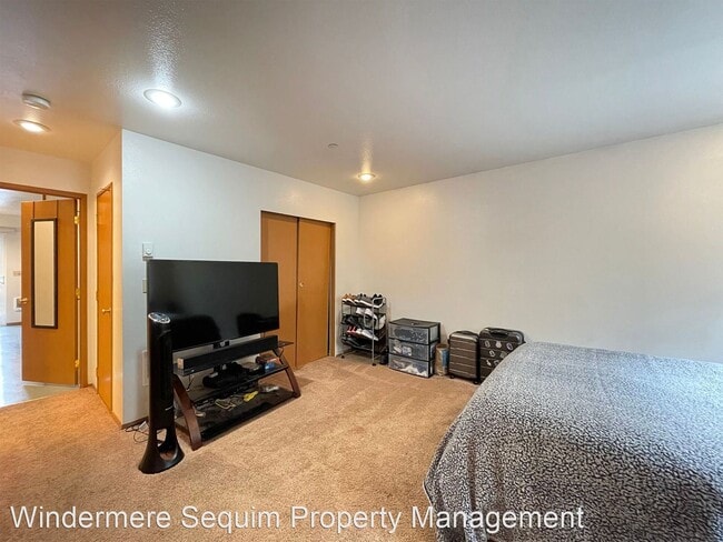 Building Photo - 2 br, 1.5 bath House - 333 W. Park Ave. #A