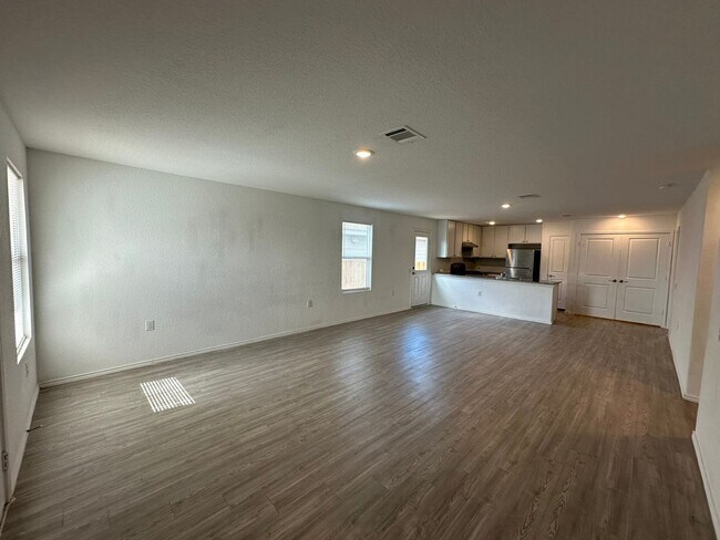 Building Photo - 3-BEDROOM IN WHISPER FALLS