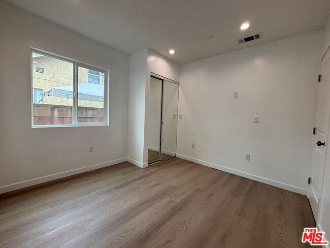 Foto del edificio - 800 Raleigh St