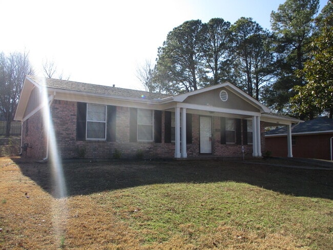 Building Photo - 6805 Blue Bird Dr