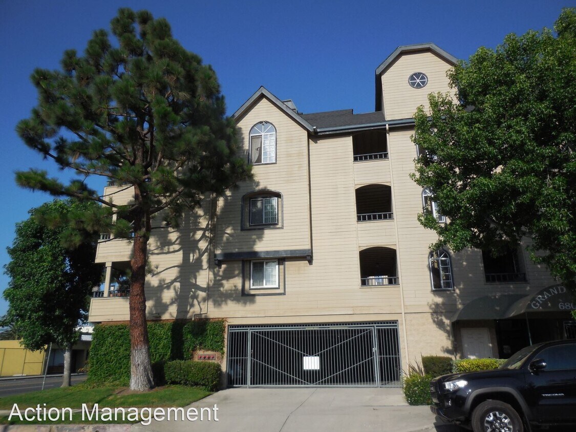 Primary Photo - 2 br, 2 bath House - 680 Grand Ave., #206