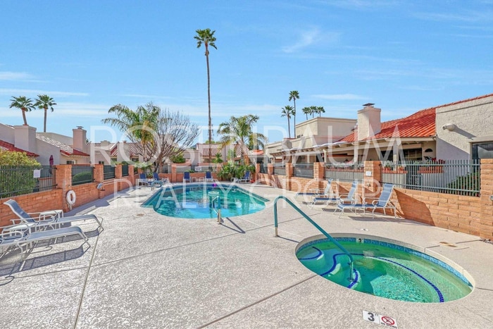 Foto del edificio - Fully remodeled 3BR/2BA townhouse in Towne...