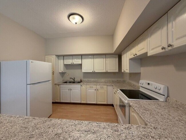 Building Photo - 4 bed 1.5 Bath Home Available in Springfield+