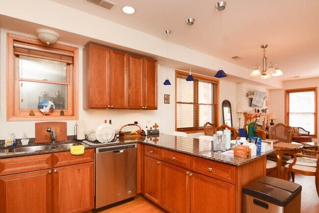 Foto del edificio - 934 W Leland Ave