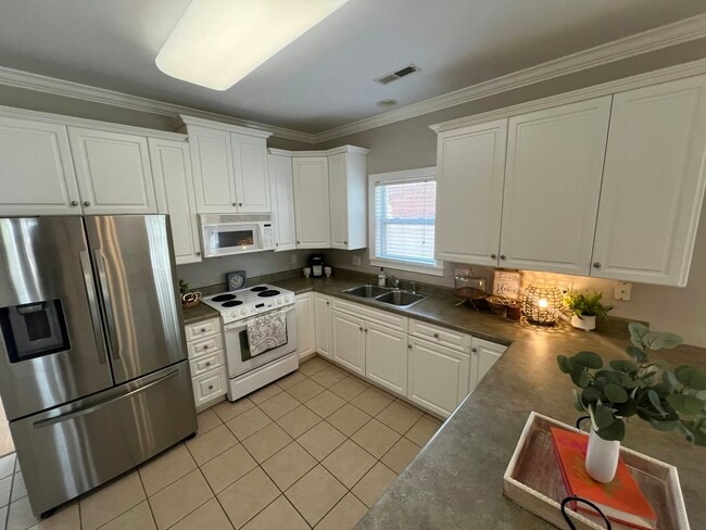 Building Photo - 941 Tracey Ln SW