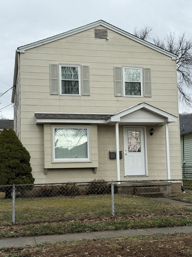 Building Photo - 217B 10th Ave