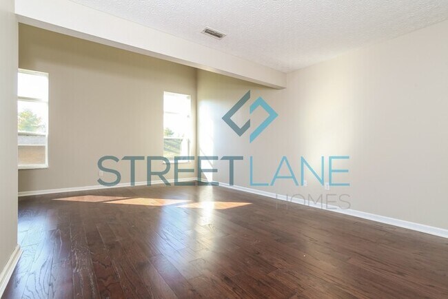 Foto del edificio - REDUCED! - $500 off first month’s rent if ...