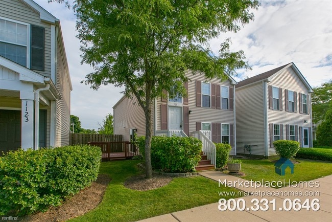 Building Photo - 1121 Symphony Dr
