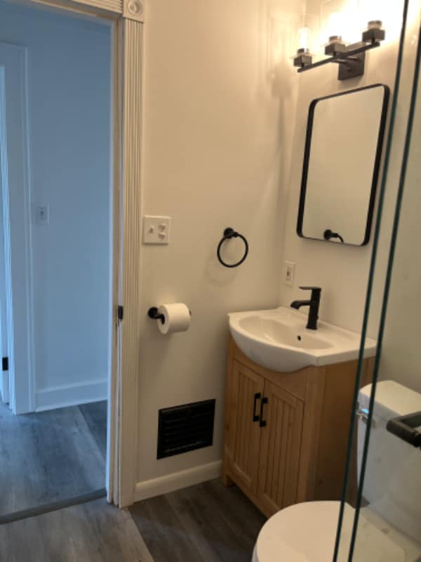 Building Photo - 337 St Lawrence Ave