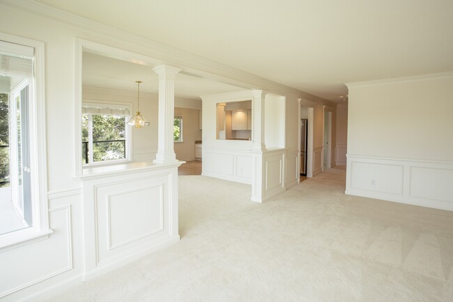 Foto del edificio - Stunning downtown Kirkland 2 bedroom Condo!!