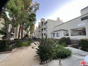 Building Photo - 21450 Burbank Blvd