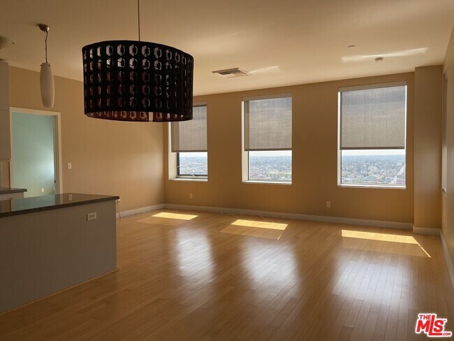 Foto del edificio - 3810 Wilshire Blvd