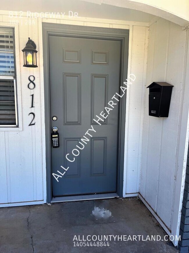 Foto del edificio - 812 Ridgeway Dr