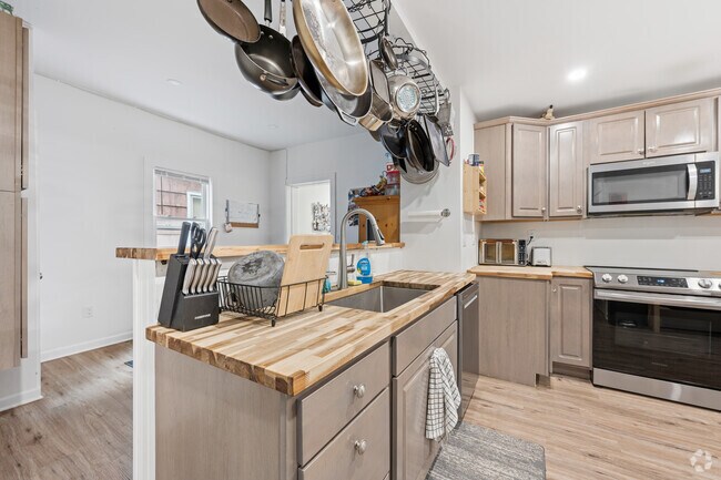 4 habitaciones, 2.5 baños - 2200 pies cuadrados - Cocina - Luxury 4BR Home Near U of R & Strong Hospital