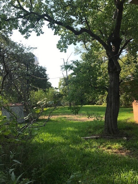 Foto del edificio - Bryan - 4 bedroom / 2 bath / fenced in back yard, Home - Available Now