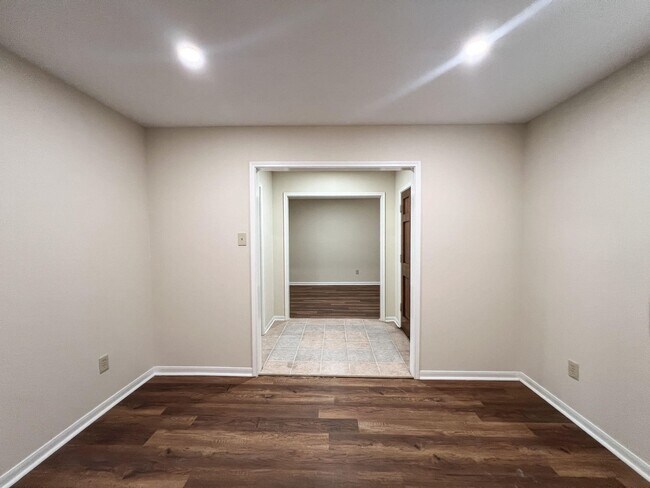 Building Photo - 11114 Springsong Dr