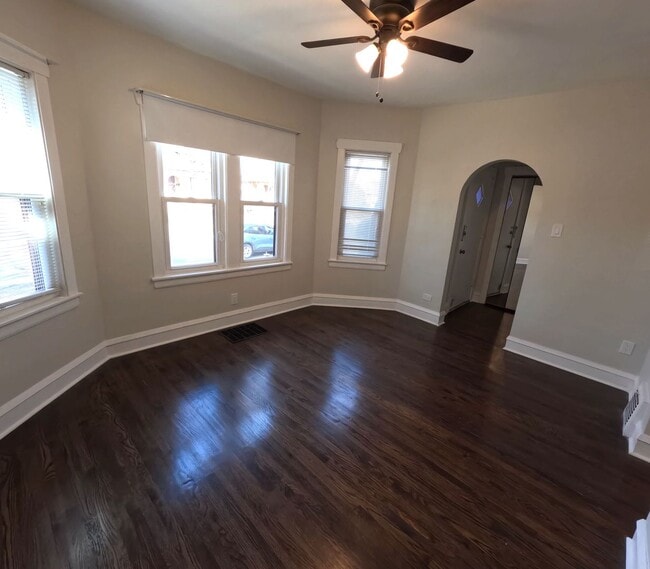 Building Photo - Beautiful Home Lowell Ave.