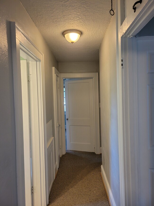 Building Photo - 3706 Greenway Ct E