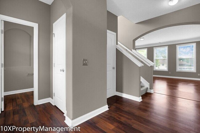 Building Photo - 3056 Melville St