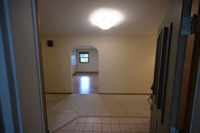 Building Photo - Single level, 3+ bed 3 bath, 2,932 sf home on 1.23 acres in Sequim