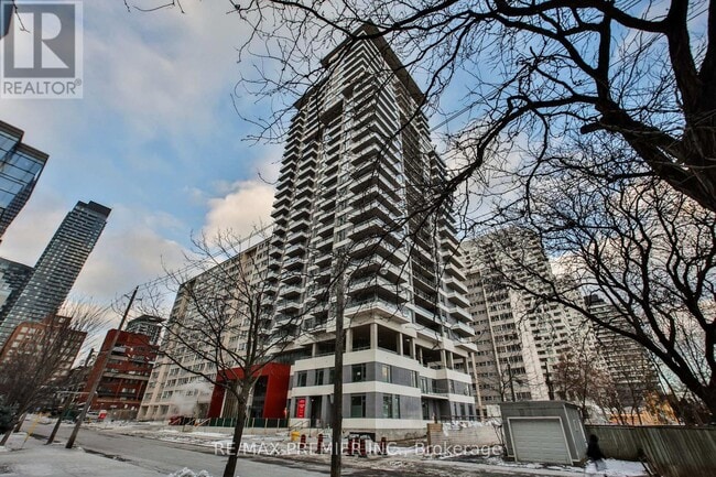 Building Photo - 25 Holly St